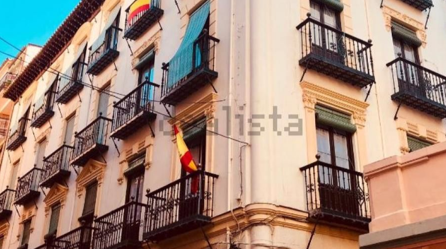 Edificio junto a Gran Vía ,Granada